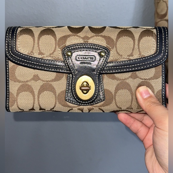 65th anniversary Gigi coach legacy set ‼️SOLD‼️ - Picture 6 of 12